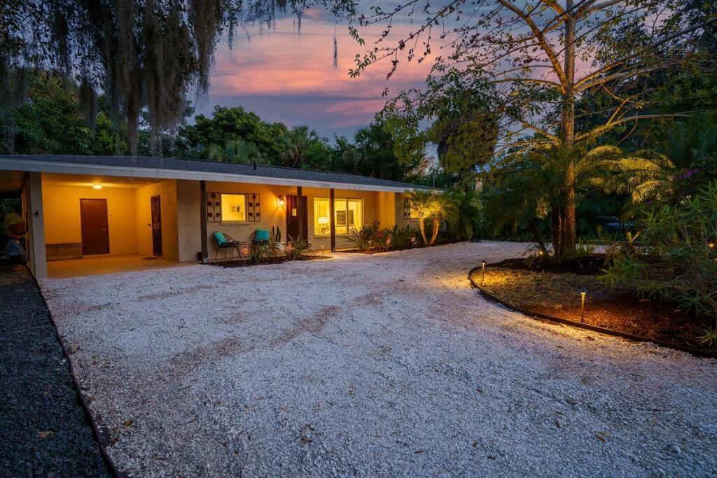 Beautiful Glam Mid-Century 1 Block From Sarasota Bay With Firepit Villa Kültér fotó