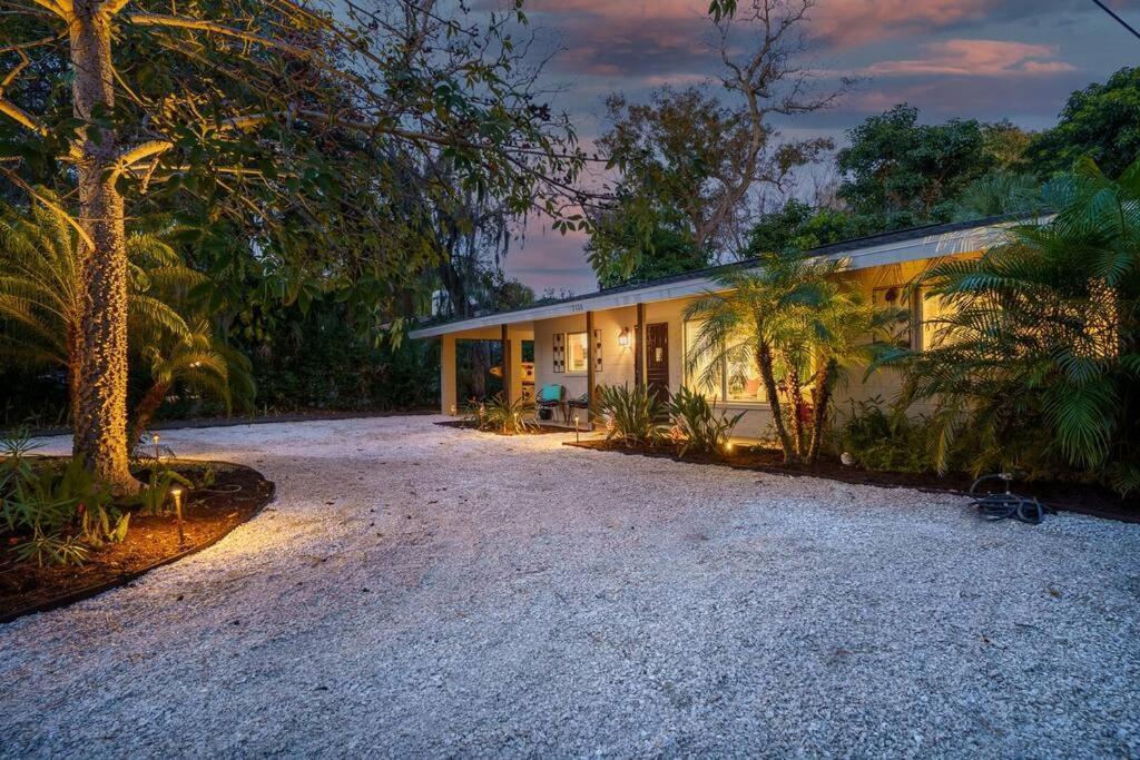 Beautiful Glam Mid-Century 1 Block From Sarasota Bay With Firepit Villa Kültér fotó