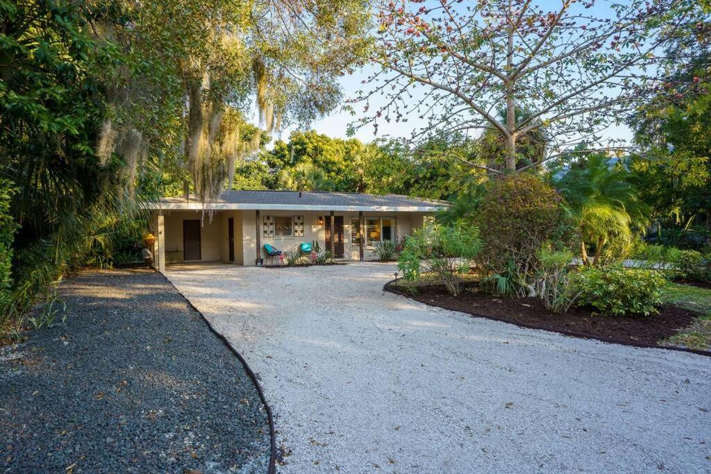 Beautiful Glam Mid-Century 1 Block From Sarasota Bay With Firepit Villa Kültér fotó