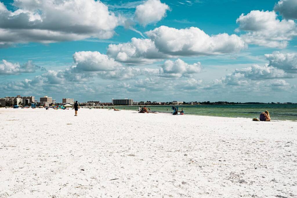 Beautiful Glam Mid-Century 1 Block From Sarasota Bay With Firepit Villa Kültér fotó